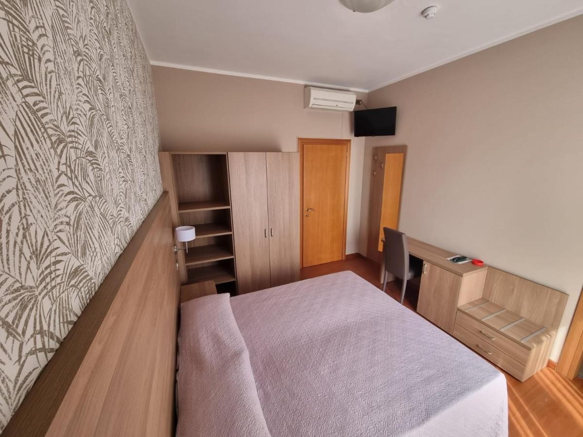 פסקיארה דל גארדה Hotel Fornaci מראה חיצוני תמונה