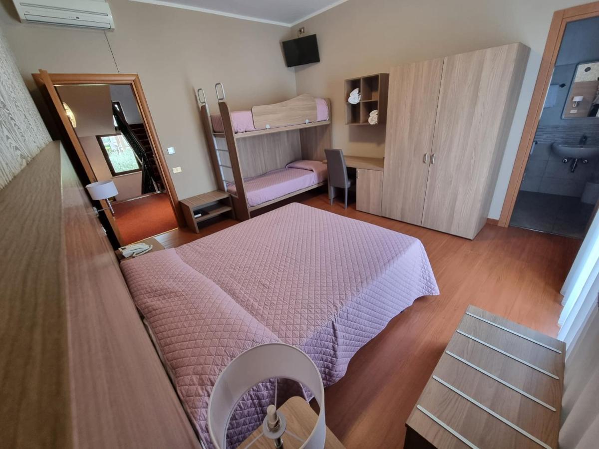 פסקיארה דל גארדה Hotel Fornaci מראה חיצוני תמונה