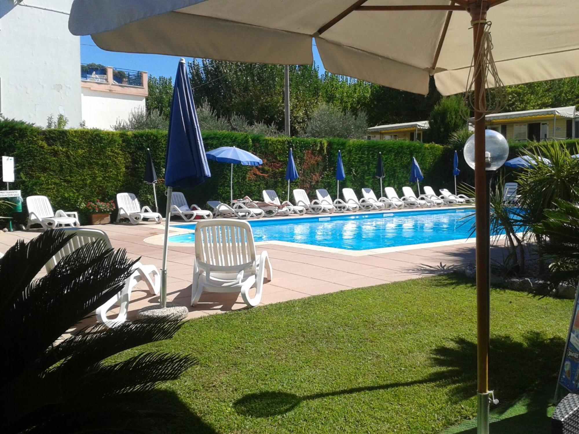 פסקיארה דל גארדה Hotel Fornaci מראה חיצוני תמונה