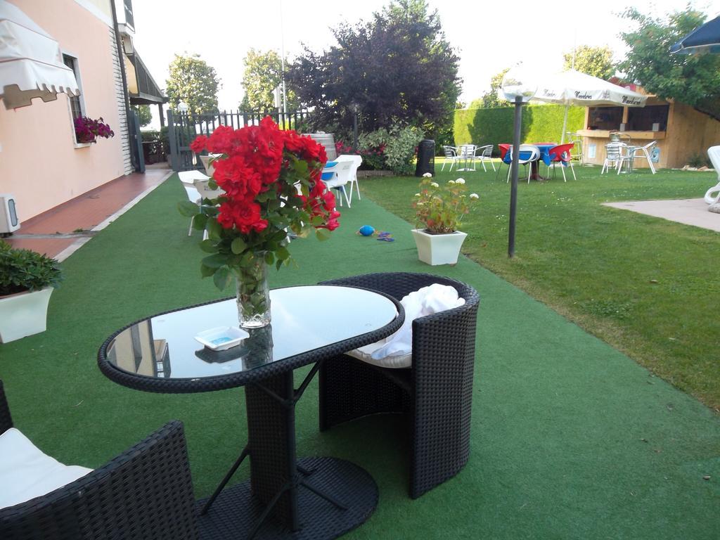 פסקיארה דל גארדה Hotel Fornaci מראה חיצוני תמונה